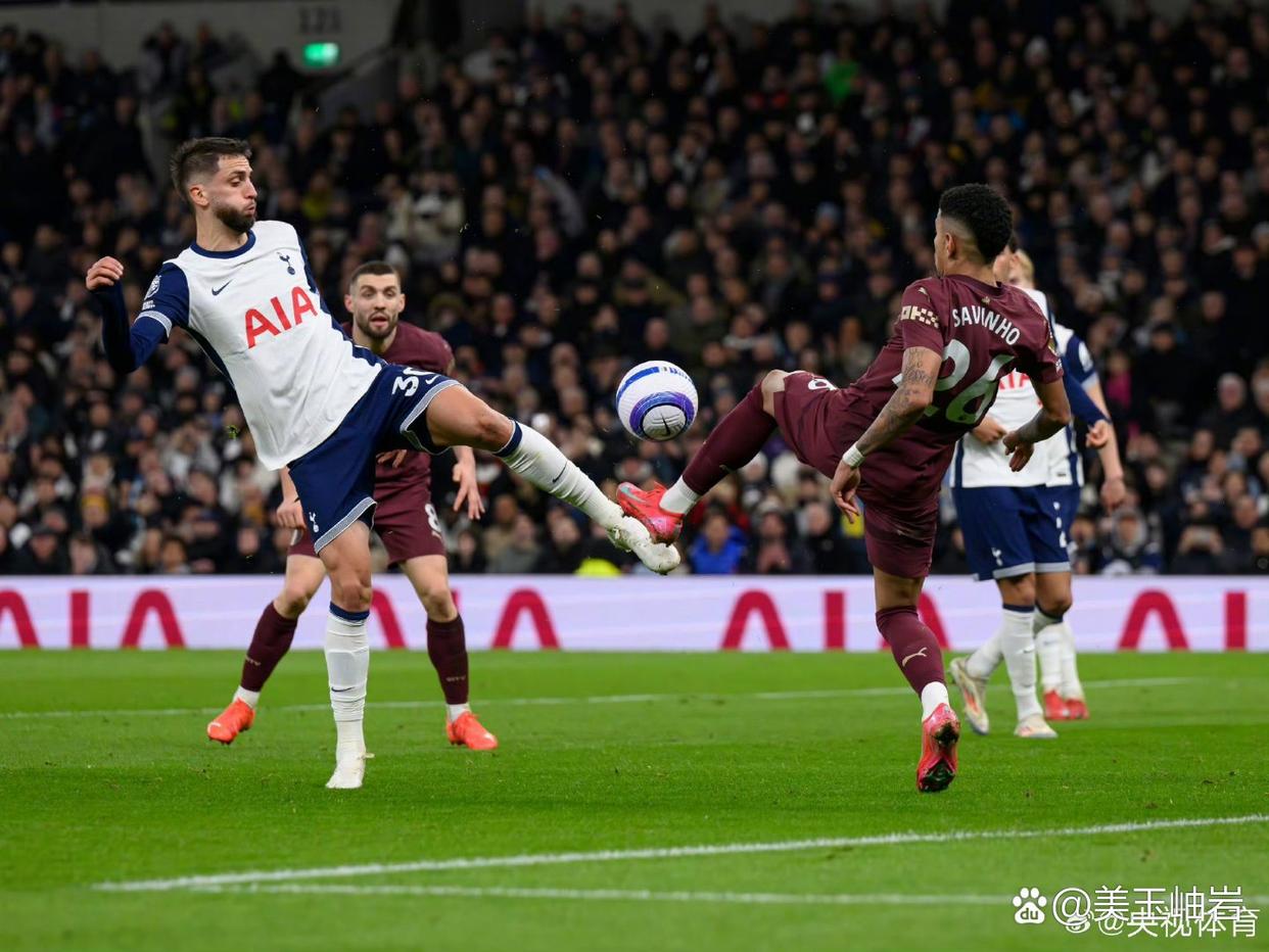 九游电竞直播-今晚曼城更衣室发声——德国杯节点到来，球迷炸锅，年轻球员得到机会(美美Sunday摇滚版)